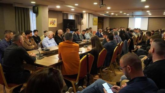 Takimi me profesionistët, “Nisma Shqipëria Bëhet” vë në qendër kontributin e shtresës së mesme