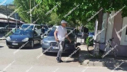 Sherr pranë zyrës së PSD-së në Tiranë, babë e bir në kërkim! I riu u konfliktua brenda lokalit ‘333’, dyshohet borxh bastesh! Gjenden dy fishekë në rrugë