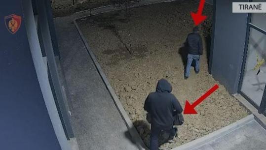 Tiranë/ Po vidhnin në një pallat, policia arreston në flagrancë dy 'skifterët' (VIDEO)