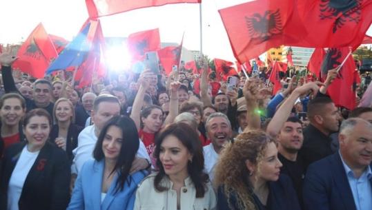 FOTOT: Brenda festës së socialistëve