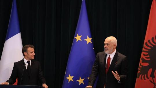    Rama i flet në frëngjisht Macron: Mirënjohës për angazhimin tuaj, do ta rreshtojmë Shqipërinë si një vend me historinë dhe të ardhmen e Francës  