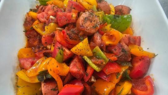 Gjyveç me sallam dhe speca nga zonja Albana