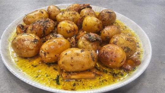 Patate të vogla në tigan me gjalpë nga zonja Albana