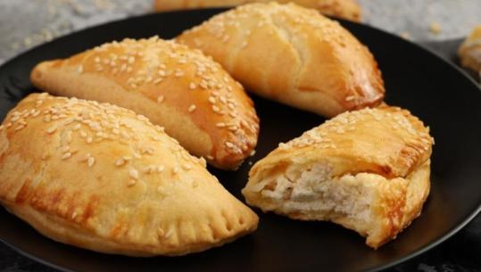 Byrekë të butë si petulla me djathë dhe kos nga zonja Albana