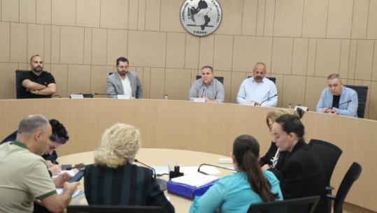 Dy anëtarët e PD në KAS vendosin hapjen e kutive në Gramsh dhe Peqin! Logu përplaset me Rusmalin: Kujton se me këto skema do shkosh në Kushtetuese?