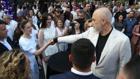 FOTOT/ 'Oj çfarë kanë me ty që të sulmojnë', nga Zegjineja, tek Sara, Edi Rama me 'yjet' e reja të PS