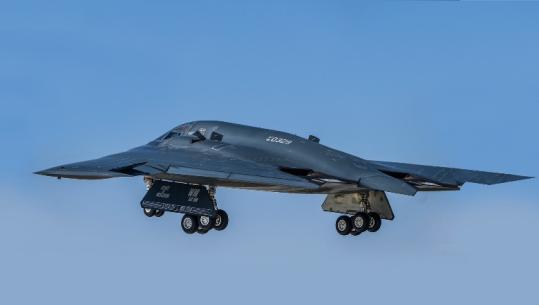 Dy bombardues amerikanë nisen nga Missouri drejt Guamit