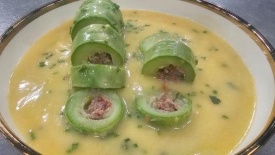 Kunguj të mbushur me mish në salcë të bardhë nga zonja Albana