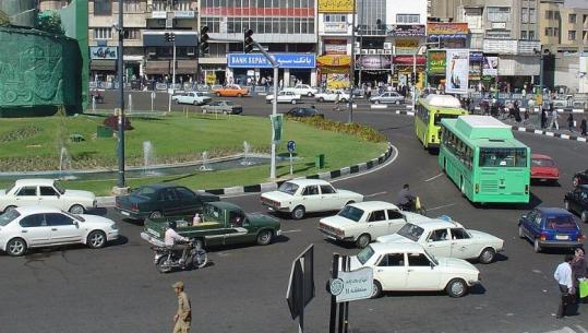 Lideri suprem fton popullin në tubim ‘për fitoren ndaj Izraelit’ në sheshin Teheranit