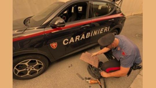 Itali/ ‘Skifteri’ shqiptar nuk kursen as shkollën, sharron tubat e bakrit të kanalizimeve që t’i shiste për skrap! Karabinierët e kapin pas ndjekjes