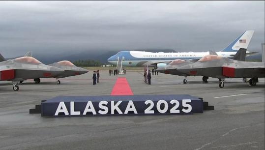Avioni i Donald Trump ulet në Alaskë