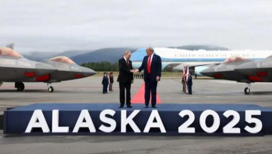 VIDEO/ Tapet i kuq për Vladimir Putinin