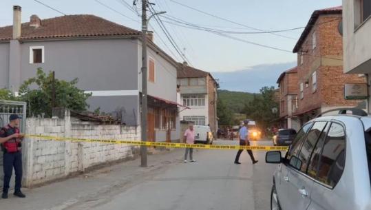 Zbardhet plagosja e Korçës! Arrestohet autori që goditi me thikë 28-vjeçarin. Pranga edhe 4 shokëve të të plagosurit, dhunuan 41-vjeçarin 