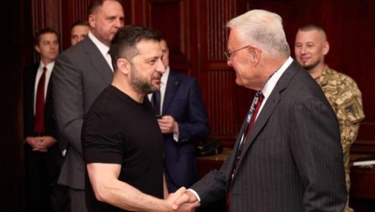 Zelensky takohet me Kellogg në Uashington