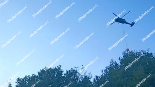 Nis ndërhyrja nga ajri me helikopter në Lapardha, flakët përhapen drejt Shashicës (VIDEO)