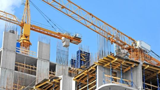 Tiranë/ Dy punëtorët bien nga lartësia e pallateve në ndërtim dhe plagosen, Policia merr nën akuzë administratorin dhe përgjegjësin e sigurisë të kompanive