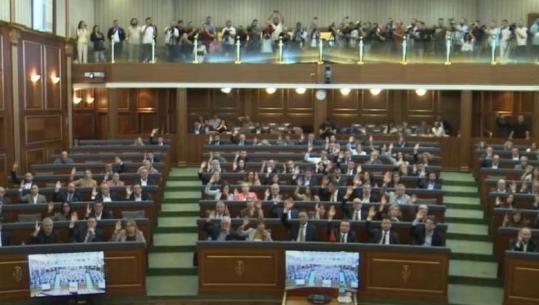 Konstituimi i Kuvendit në Kosovë, votohen me 101 vota 3 nënkryetarët e propozuar nga LVV, PDK e LDK 