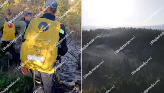 Korçë/ Bie intensiteti i vatrës së zjarrit në Miras të Devollit, 100 forca në aksion, hapen edhe kanale izoluese! (VIDEO)