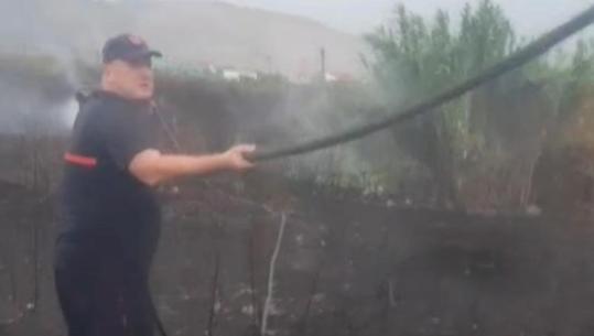 Kuçovë/ Stuhia këput kabujt e energjisë dhe ndez vatrën e madhe të zjarrit në rrethimin e Bazës Ajrore të NATO! Flakët shuhen në kohë, ndihmon dhe shiu (VIDEO)