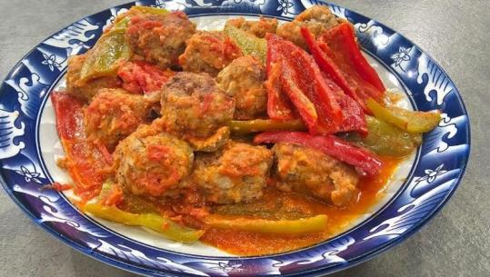 Qofte me speca dhe salcë domateje, Super shije në pak minuta nga zonja Albana