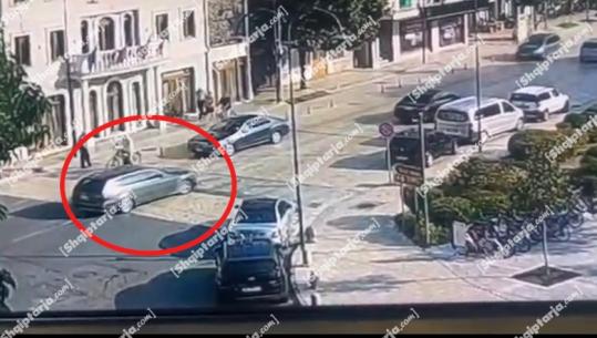 Report Tv siguron pamjet, momenti kur autori Ragip Gila largohet me BMW në mes të Shkodrës pas masakrës (VIDEO)