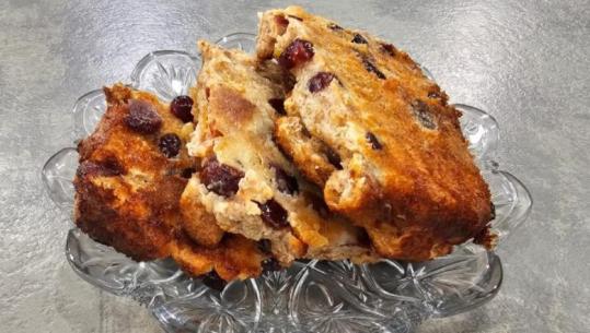 Ëmbëlsirë me bukë dhe fruta, super shije pa kosto fare nga zonja Albana