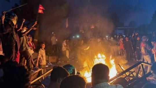 Si protestat e 'Gjeneratës Z' për korrupsionin dhe vendet e punës rrëzuan kryeministrin e Nepalit