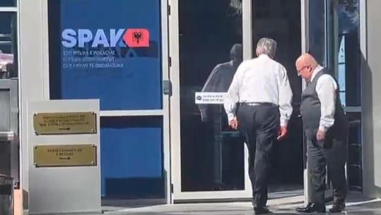 Në zbatim të masës së sigurisë ‘detyrim paraqitje’, Sali Berisha paraqitet në SPAK