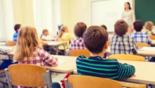 Paga mesatare e mësuesve 1250 euro, integrim të AI, shoqëri publike për transportin, programe ushqimi dhe 'after school'! Ja çfarë përfshin programi qeverisës për arsimin 