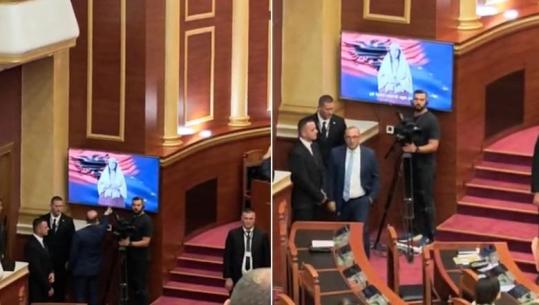 VIDEOLAJM/ Ministrja 'Diella' flet në parlament, Korreshi tenton të fikë monitorin