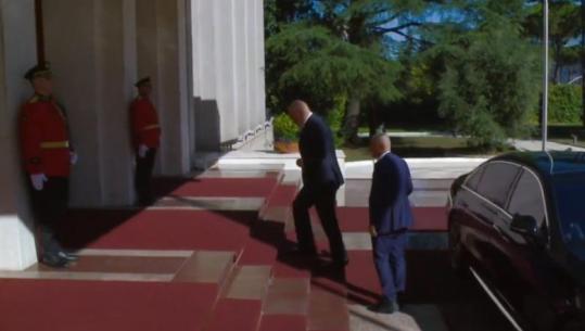  Kryeministri Rama mbërrin në presidencë për betimin