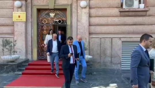 PS mbledh grupin parlamentar, ndan deputetët në komisione