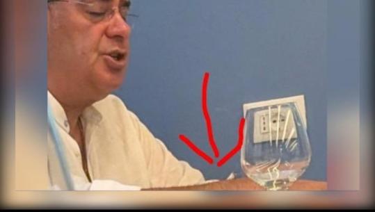 U fotografua duke pirë cigare në restorant, Koçiu kërkon shkarkimin e zv.ministrit të Brendshëm Andi Mahila: Në shkelje të ligjit 