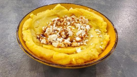 Kaçamak me miell misri nga zonja Albana