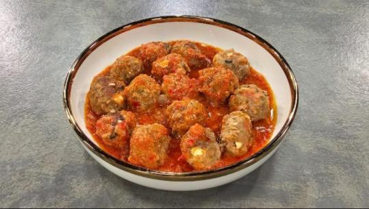 Qofte shtëpie me salcë domatesh nga zonja Albana