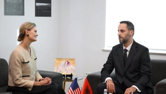 Lamallari pret në takim të Ngarkuarën me Punë të SHBA: Diskutuam për ecurinë e zbatimit të reformës në drejtësi