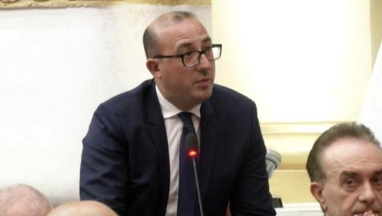 Kundërshtime për procesverbalin, deputeti i PD i drejtohet Niko Peleshit: A jua 'shkulin' veshin zakonisht gjatë pushimit?