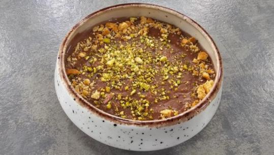 Embëlsirë e ftohtë me biskota dhe çokollatë nga zonja Albana 