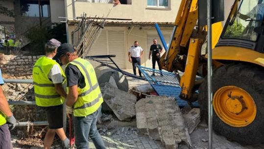 Aksion i përbashkët i IMT dhe Policisë Bashkiake në Sarandë, prishen rrethime për lirimin e hapësirave publike