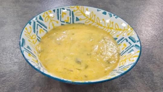 Supë me kos dhe miell orizi, shumë shije nga zonja Albana