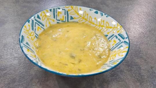 Supë me kos dhe miell orizi, shumë shije nga zonja Albana