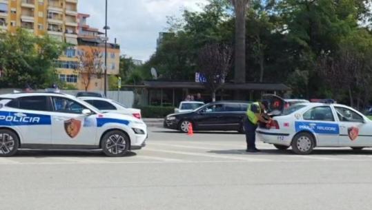 Fier/ Ishte duke kaluar te vizat e bardha, makina përplas këmbësorin