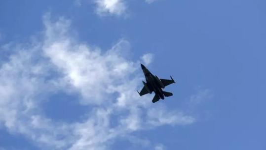 NATO ndalon 5 avionë rusë pranë Danimarkës, edhe SHBA ‘kap’ 4 në Alaskë! Moska: Luftë nëse na rrëzohet një aeroplan