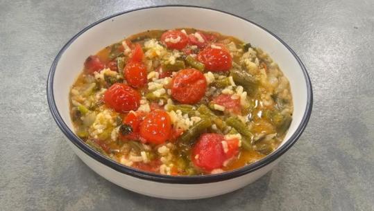 Bishtaja me oriz dhe domate, super shije nga zonja Albana