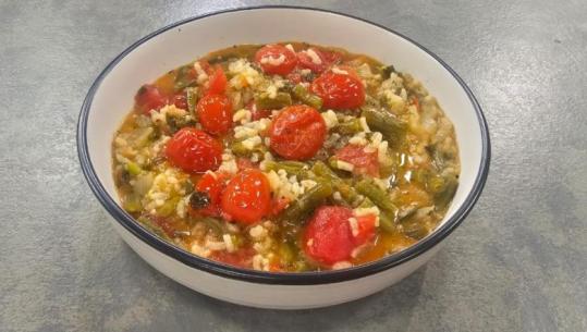 Bishtaja me oriz dhe domate nga zonja Albana