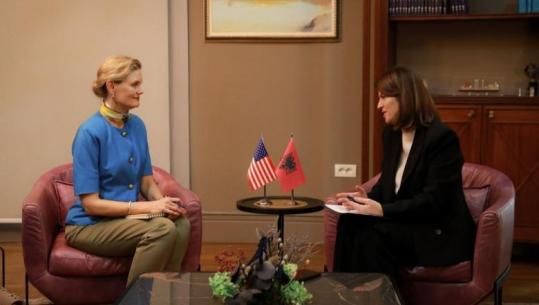 “Trump kërkon zhdukjen e grupeve kriminale”/ VanHorn takohet me Koçiun: Së bashku mund të çmontojmë rrjetet e paligjshme të trafikantëve