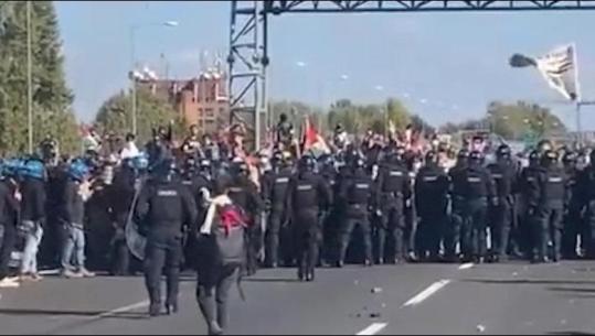 Greva për Gazën në Itali/ Përleshje të dhunshme mes policisë dhe protestuesve në Bolonja (VIDEO)