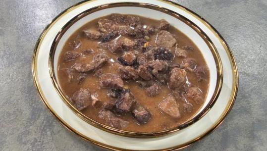 Të brendshme qengji me miell misri nga zonja Albana