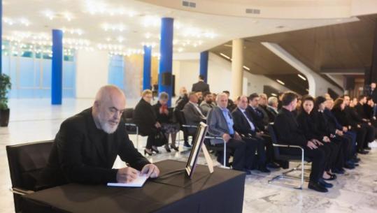 'Tragjedi e madhe edhe për vetë shtetin', mesazhi që la Rama në librin e ngushëllimeve për gjyqtarin Kalaja 