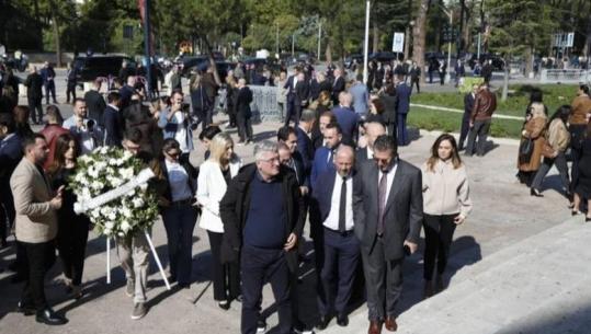 E gjithë opozita homazhe për gjyqtarin Kalaja, mungon Sali Berisha